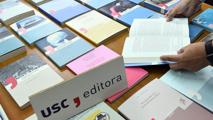 Volumes de USC Editora. Foto: Santi Alvite