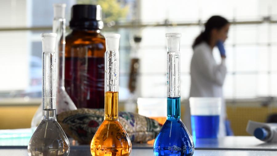 A metodoloxía da ACV consiste na análise ambiental dos impactos asociados aos produtos, proceso e servizos ao longo de toda a súa cadea de valor. Laboratorio da ETSE (imaxe de arquivo). FOTO: Santi Alvite A metodoloxía da ACV consiste na análise ambiental dos impactos asociados aos produtos, proceso e servizos ao longo de toda a súa cadea de valor. Laboratorio da ETSE (imaxe de arquivo). FOTO: Santi Alvite