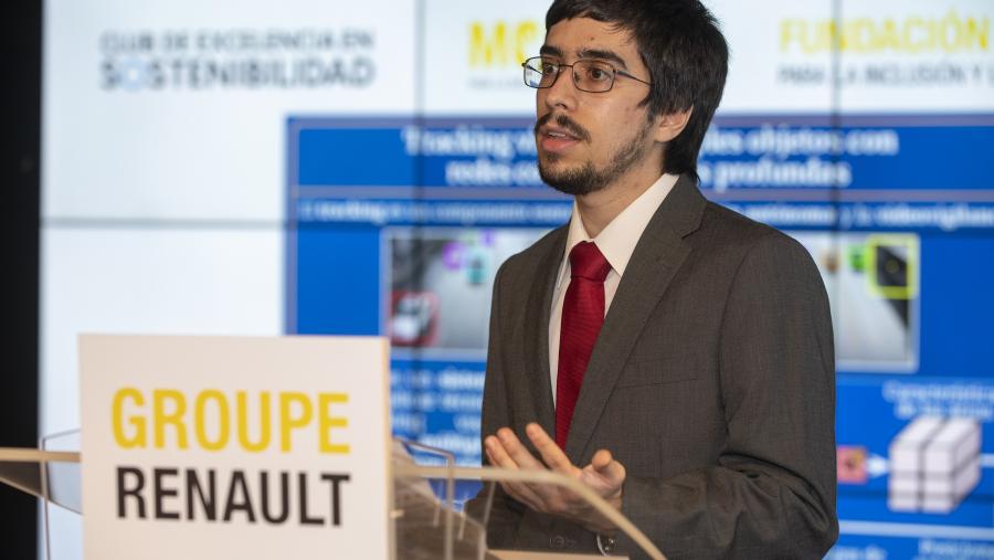 Lorenzo Vázquez atópase desenvolvendo a súa tese doutoral no CiTIUS. FOTO: Ernesto Ainaud Lorenzo Vázquez atópase desenvolvendo a súa tese doutoral no CiTIUS. FOTO: Ernesto Ainaud