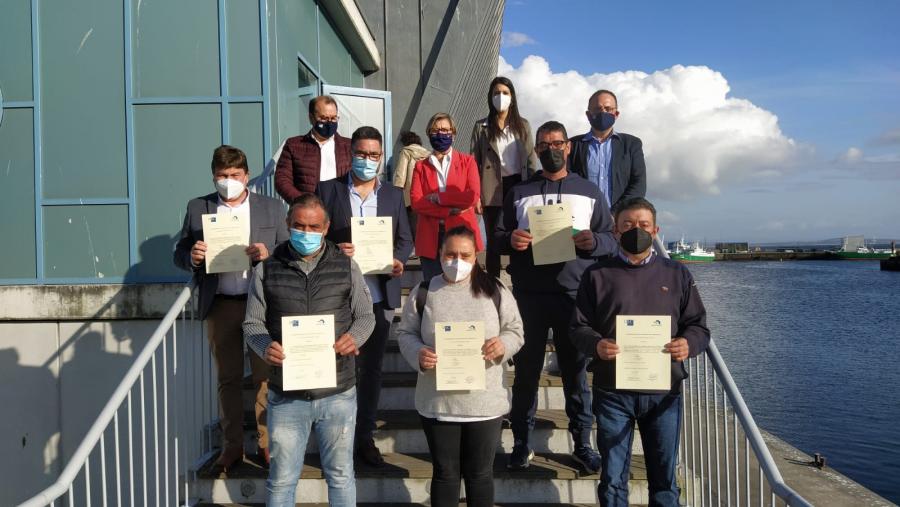 Foto de familia dos representantes das lonxas recoñecidas coa garantia pescaenverde xunto co reitor Antonio López Foto de familia dos representantes das lonxas recoñecidas coa garantia pescaenverde xunto co reitor Antonio López