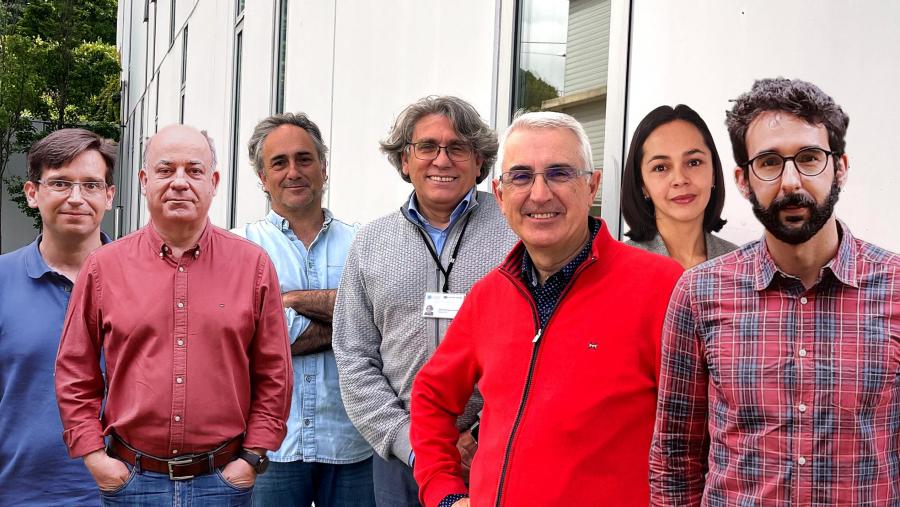 De esquerda a dereita: Miguel Balado, Manuel Lemos, Antón Vila, Jaime Gonzalez, Carlos Jimenez, Katherine Valderrama e Diego Rey (montaxe) De esquerda a dereita: Miguel Balado, Manuel Lemos, Antón Vila, Jaime Gonzalez, Carlos Jimenez, Katherine Valderrama e Diego Rey (montaxe)
