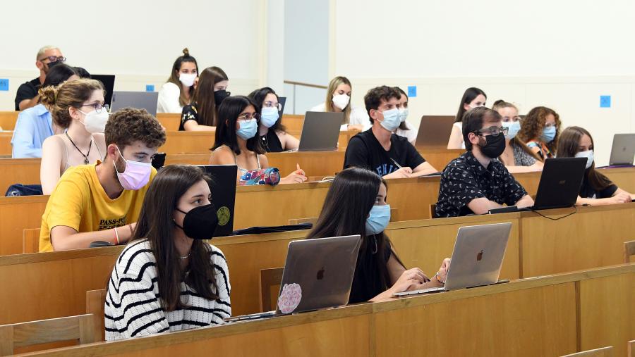 Estudantes na aula. Foto: Santi Alvite Estudantes na aula. Foto: Santi Alvite