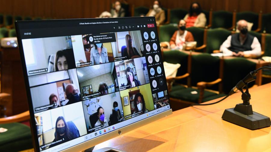 A sesión foi seguida por unhas 150 persoas de xeito virtual a través de Teams, e por 25, de modo presencial no Salón Nobre. FOTO: Santi Alvite A Ponte entre o Ensino Medio e a USC