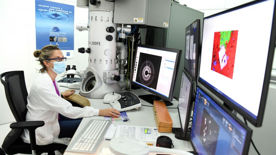 O Proxecto Innovatia 8.3 nace en 2011 grazas á colaboración entre o Instituto de las Mujeres e a USC. Imaxe de arquivo dun laboratorio. FOTO: Santi Alvite Laboratorio da USC