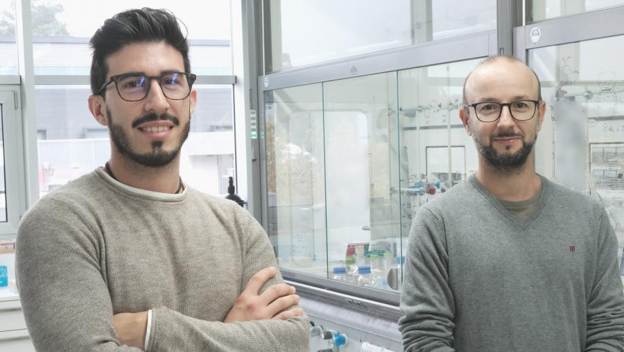 Ignacio Insua (esquerda) e Javier Montenegro (dereita) no seu laboratoio do CiQUS Ignacio Insua (esquerda) e Javier Montenegro (dereita) no seu laboratoio do CiQUS