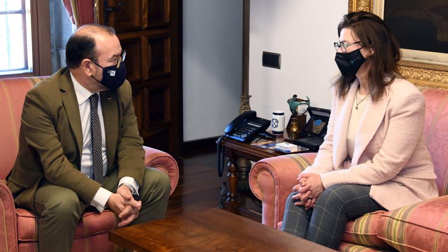 Antonio López e Mercedes Siles na súa xuntanza en San Xerome. FOTO: Santi Alvite Antonio López e Mercedes Siles na súa xuntanza en San Xerome. FOTO: Santi Alvite