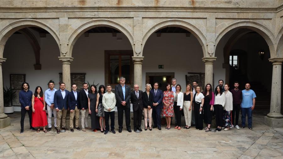 Foto de familia de todas as premiadas e premiados Foto de familia de todas as premiadas e premiados
