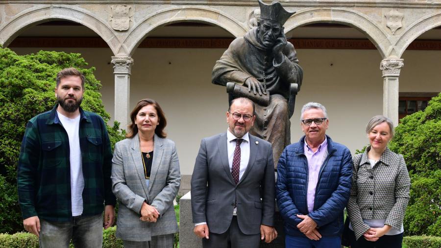 De esquerda a dereita, Carlos Toural, Olga Fontán, Antonio López, Miquel Frances e Ana Isabel Rodríguez. FOTO: Santi Alvite De esquerda a dereita, Carlos Toural, Olga Fontán, Antonio López, Miquel Frances e Ana Isabel Rodríguez. FOTO: Santi Alvite