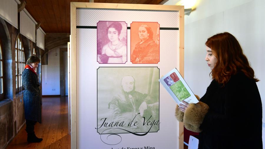 A exposición, que iniciou o seu percorrido na cidade da Coruña e que chega agora a Compostela, rotará por outras cidades de Galicia, recalando tamén en Monforte de Lemos, terra da nai de Juana de Vega, e en Mondoñedo, de onde era orixinario o seu pai. FOTO: Santi Alvite