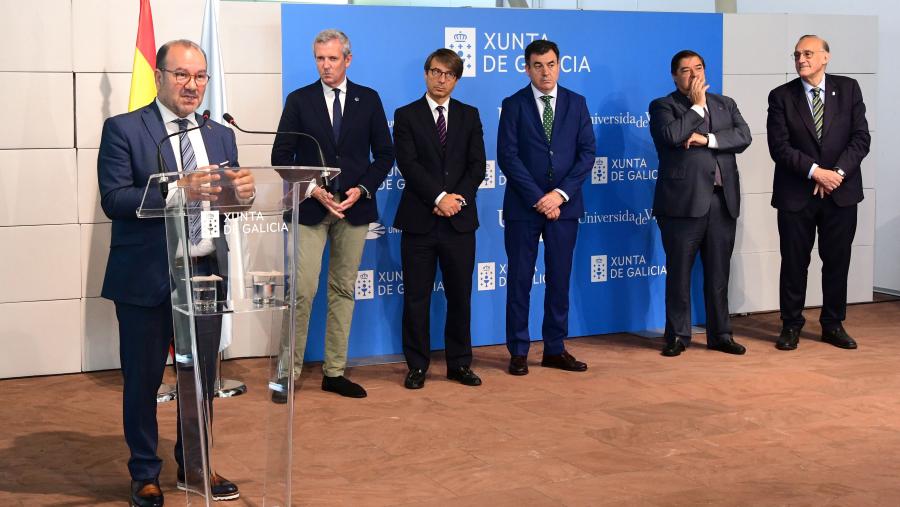 De esquerda a dereita, Antonio López, Alfonso Rueda, Miguel Corgos, Román Rodríguez, Julio Abalde e Manuel Reigosa. FOTO: Santi Alvite De esquerda a dereita, Antonio López, Alfonso Rueda, Miguel Corgos, Román Rodríguez, Julio Abalde e Manuel Reigosa. FOTO: Santi Alvite