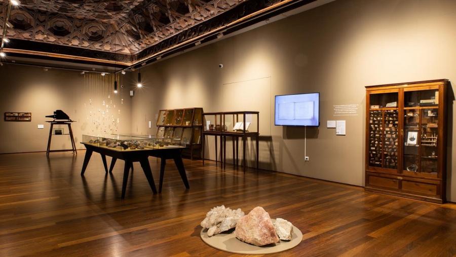 A mostra permanecerá aberta ata o 2 de setembro no Salón do Artesoado do Colexio de Fonseca. FOTO: MHN A mostra permanecerá aberta ata o 2 de setembro no Salón do Artesoado do Colexio de Fonseca. FOTO: MHN