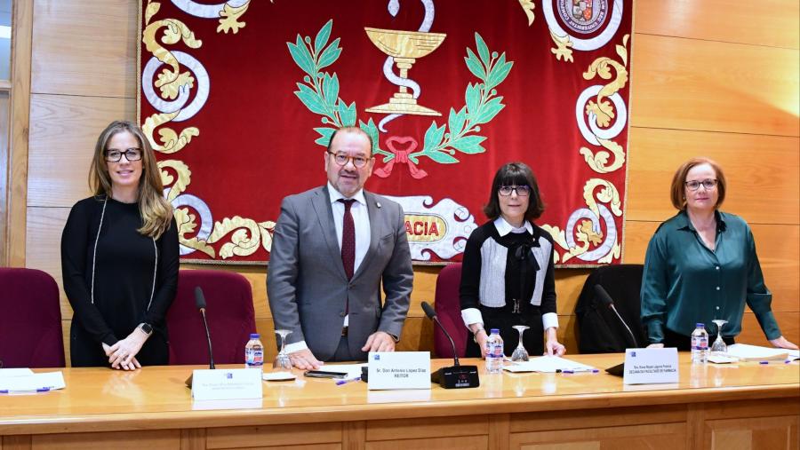 De esquerda a dereita, Silvia María Reboredo García, Antonio López Díaz, Reyes Laguna Francia e Matilde Casas Parada. FOTO: Santi Alvite De esquerda a dereita, Silvia María Reboredo García, Antonio López Díaz, Reyes Laguna Francia e Matilde Casas Parada. FOTO: Santi Alvite