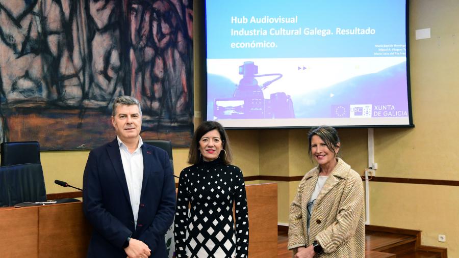 O traballo de María Bastida (no centro da imaxe), Miguel A. Vázquez Taín (esquerda) e María Luisa del Río Araújo (dereita) formula un enfoque pioneiro tanto en termos de avaliación do impacto dos recursos postos a disposición do sector cultural como en termos de execución e metodoloxía. FOTO: Santi Alvite