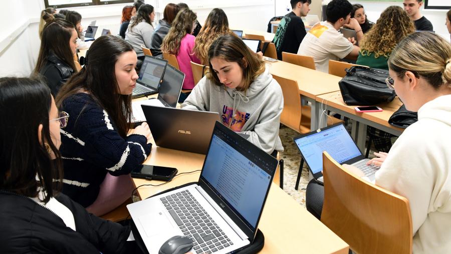 O curso, impartido por medio de teledocencia na plataforma corporativa Teams, terá lugar ao longo deste segundo cuadrimestre do curso 2022-24. FOTO: Santi Alvite O curso, impartido por medio de teledocencia na plataforma corporativa Teams, terá lugar ao longo deste segundo cuadrimestre do curso 2022-24. FOTO: Santi Alvite