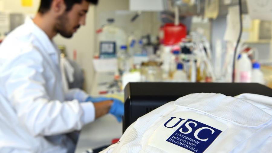 No exame da especialidade de Farmacia, Iria Sanjuán Casanova alcanzou a mellor cualificación, igual que Iago Facal Molina na de titulados/as en Física. Imaxe de arquivo dun laboratorio da USC. FOTO: Santi Alvite No exame da especialidade de Farmacia, Iria Sanjuán Casanova alcanzou a mellor cualificación, igual que Iago Facal Molina na de titulados/as en Física. Imaxe de arquivo dun laboratorio da USC. FOTO: Santi Alvite