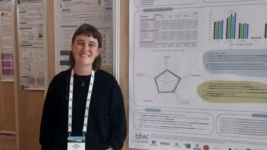 Sabela Al-Soufi alcanzó el grado de Doctora gracias a la defensa de su tesis ‘Algas marinas como alternativa al uso de antibióticos en conejos’ Sabela Al-Soufi alcanzó el grado de Doctora gracias a la defensa de su tesis ‘Algas marinas como alternativa al uso de antibióticos en conejos’
