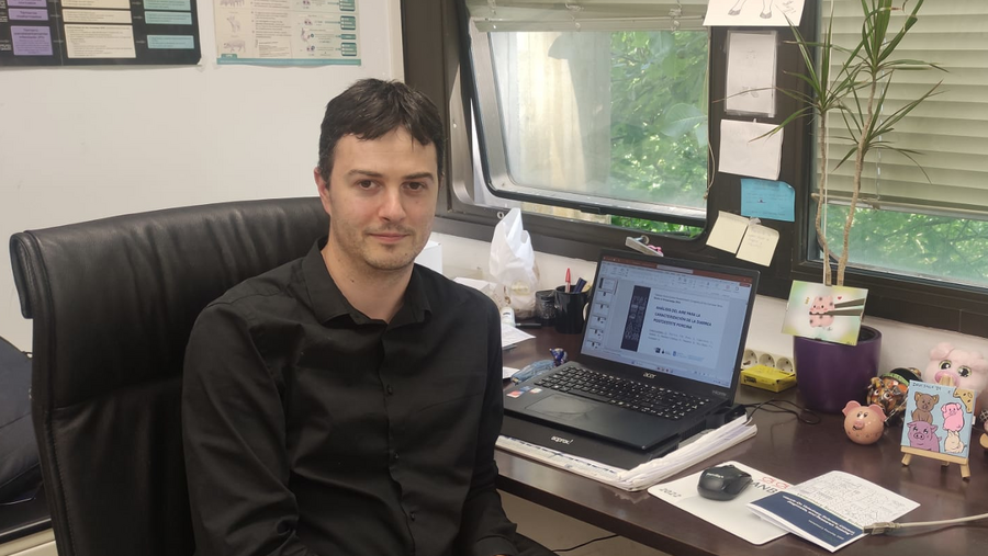 Gonzalo López es Investigador postdoctoral y docente en el departamento de Patología Animal del Campus Terra Gonzalo López es Investigador postdoctoral y docente en el departamento de Patología Animal del Campus Terra