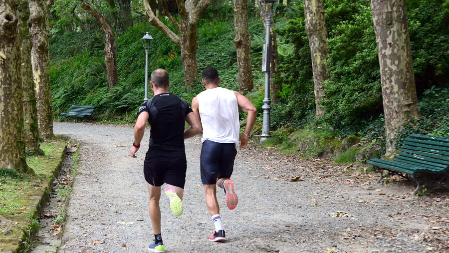 O estudantado que realiza exercicio de forma intensa (especialmente os que o practican a diario) mostran unha menor vulnerabilidade a condutas nomofóbicas. FOTO: Santi Alvite O estudantado que realiza exercicio de forma intensa (especialmente os que o practican a diario) mostran unha menor vulnerabilidade a condutas nomofóbicas. FOTO: Santi Alvite