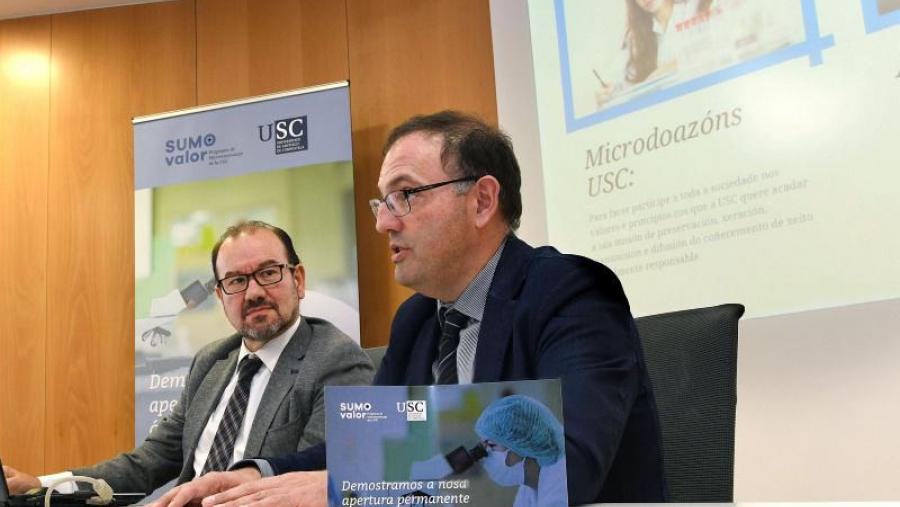 O reitor Antonio López e o vicerreitor de Planificación e Proxección Estratéxica, Gumersindo Feijoo Costa, presentan a iniciativa de micromecenado. Foto: Santi Alvite O reitor Antonio López e o vicerreitor de Planificación e Proxección Estratéxica, Gumersindo Feijoo Costa, presentan a iniciativa de micromecenado. Foto: Santi Alvite