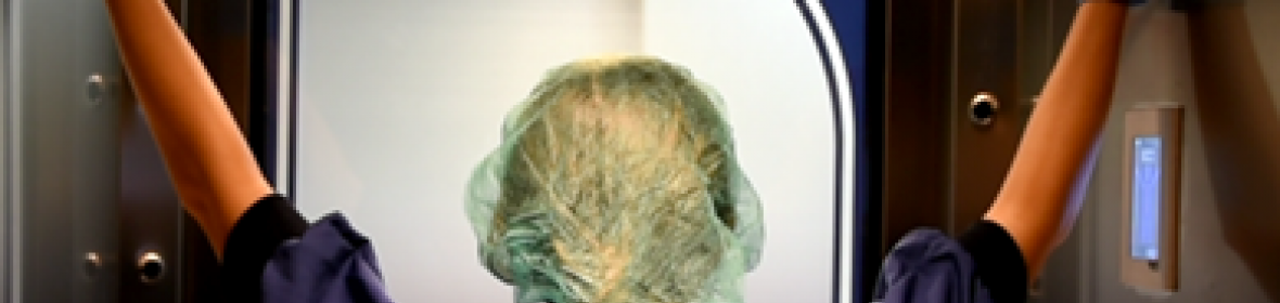 Mujer en un laboratorio