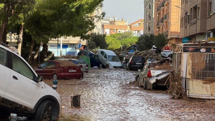 Imaxe das consecuencias da DINA nunha Praza de Catarroja. Foto: Manuel Pérez García and Estefania Monerri Mínguez Imaxe das consecuencias da DINA nunha Praza de Catarroja. Foto: Manuel Pérez García and Estefania Monerri Mínguez