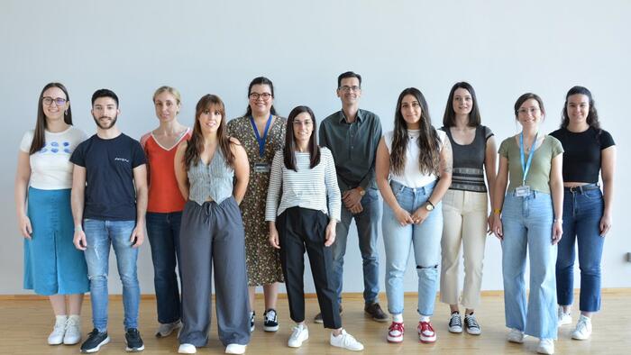 Rubén Nogueiras e Sara Martínez co resto de integrantes do seu grupo de investigación Rubén Nogueiras e Sara Martínez co resto de integrantes do seu grupo de investigación