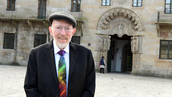 Kip Thorne diante do Colexio de San Xerome. FOTO: Santi Alvite Kip Thorne diante do Colexio de San Xerome. FOTO: Santi Alvite