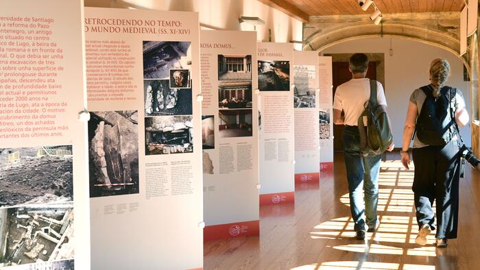 A mostra permanecerá no Claustro Alto de Fonseca ata o 26 de setembro. Foto: Santi Alvite