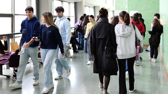 Ao longo de dous días desenvolveranse charlas, obradoiros prácticos, formacións e dinámicas participativas arredor de temas clave como os dereitos do estudantado. Imaxe de arquivo de estudantes na USC. FOTO: Santi Alvite Ao longo de dous días desenvolveranse charlas, obradoiros prácticos, formacións e dinámicas participativas arredor de temas clave como os dereitos do estudantado. Imaxe de arquivo de estudantes na USC. FOTO: Santi Alvite