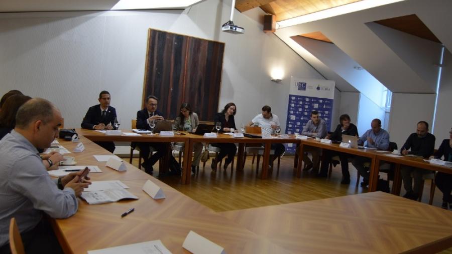 El Campus Terra de la USC organiza ‘workshops’ con empresas para definir perfiles profesionales en los sectores lácteo, cárnico y ganadero El Campus Terra de la USC organiza ‘workshops’ con empresas para definir perfiles profesionales en los sectores lácteo, cárnico y ganadero