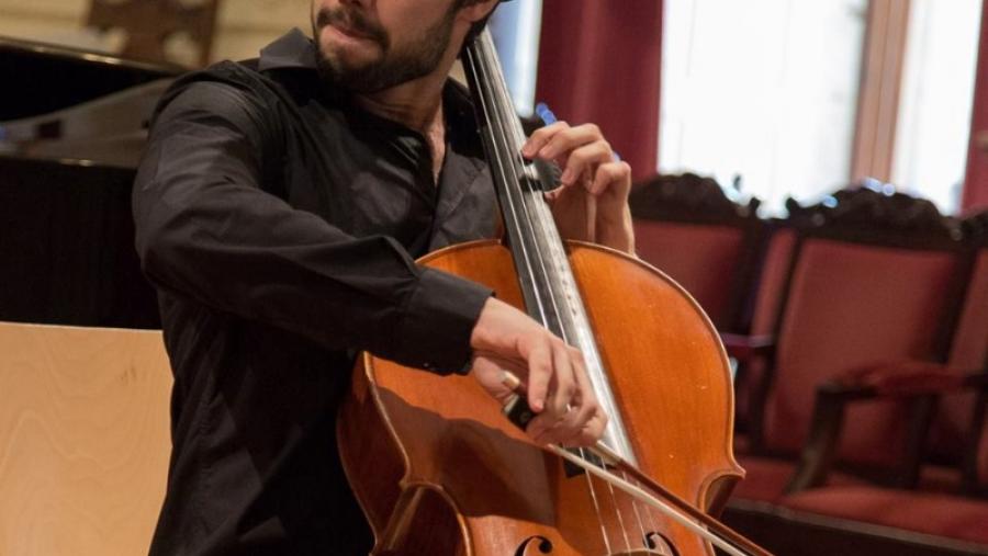 El violonchelista Iago Domínguez, acompañado de Eriko Ishimoto al piano, ofrece este miércores un concierto en la Casa do Saber El violonchelista Iago Domínguez, acompañado de Eriko Ishimoto al piano, ofrece este miércores un concierto en la Casa do Saber
