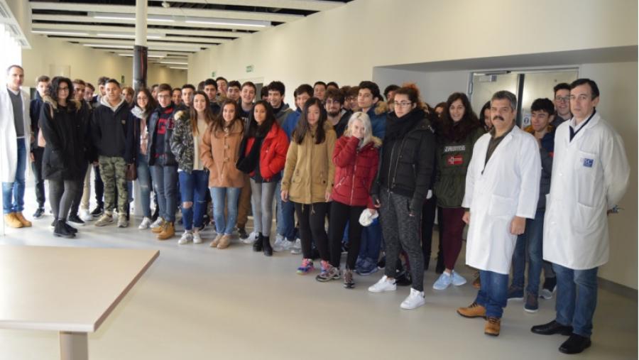 ‘Ciencia para jóvenes investigadores’ de la Facultad de Ciencias en el Campus Terra inicia en el mundo de la experimentación a medio centenar de estudiantes