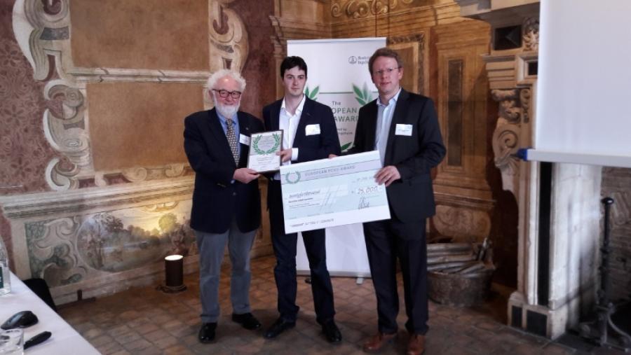 El veterinario Gonzalo López recoge en Lyon un premio europeo por una investigación sobre Circovirus Porcino Tipo 2 (PCV2) El veterinario Gonzalo López recoge en Lyon un premio europeo por una investigación sobre Circovirus Porcino Tipo 2 (PCV2)