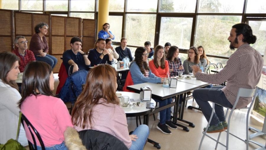 Marcos Rial habla en el Campus Terra sobre ingeniería y cooperación internacional en el marco del proyecto ‘Geomática y café’ Marcos Rial habla en el Campus Terra sobre ingeniería y cooperación internacional en el marco del proyecto ‘Geomática y café’