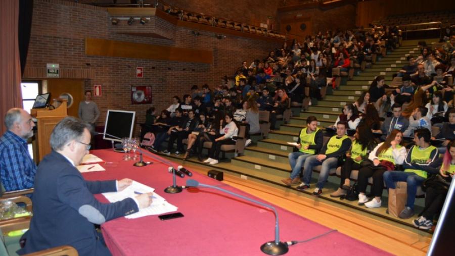 Estudiantes de enseñanza secundaria de 11 centros de la provincia de Lugo participaron este viernes en los ‘Encontros no Campus Terra’ Estudiantes de enseñanza secundaria de 11 centros de la provincia de Lugo participaron este viernes en los ‘Encontros no Campus Terra’