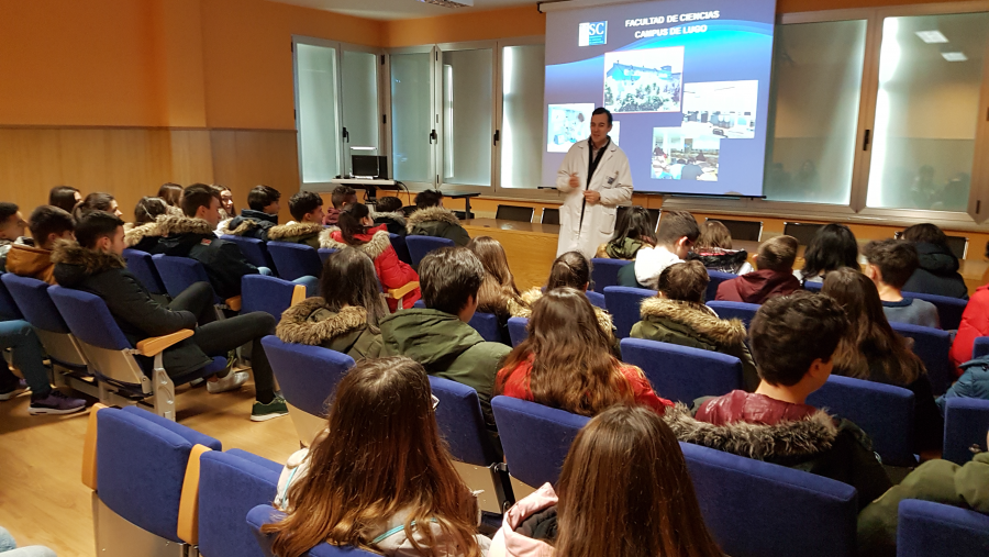 Alumnado del Colegio Maristas-A Inmaculada de Lugo visita la Facultad de Ciencias del Campus Terra de la USC Alumnado del Colegio Maristas-A Inmaculada de Lugo visita la Facultad de Ciencias del Campus Terra de la USC