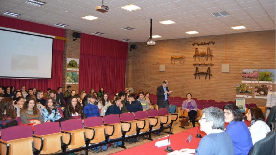 Un total de 265 alumnos de secundaria y Bachillerato participan este miércoles en las pruebas de la VIII Olimpíada Gallega de Geología Un total de 265 alumnos de secundaria y Bachillerato participan este miércoles en las pruebas de la VIII Olimpíada Gallega de Geología