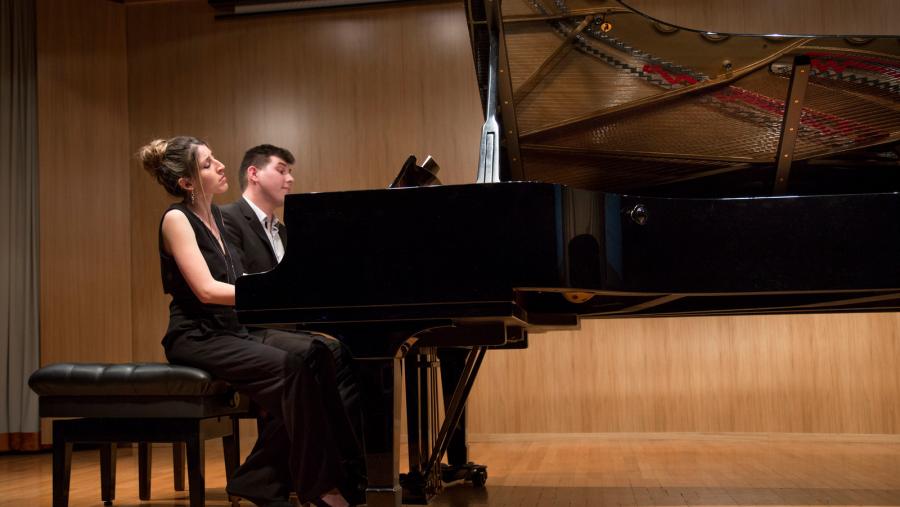 Antón & Maite ‘Piano Dúo’ actúan este xoves 16 ás 20.00h na Casa do Saber Antón & Maite ‘Piano Dúo’ actúan este xoves 16 ás 20.00h na Casa do Saber