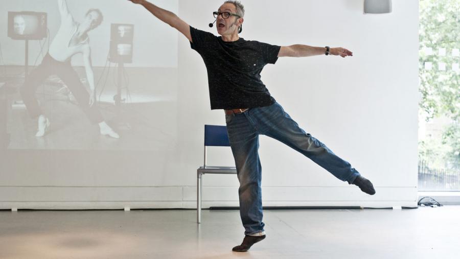 Toni Jodar explica la danza moderna y contemporánea este miércoles 11 de abril en Veterinaria Toni Jodar explica la danza moderna y contemporánea este miércoles 11 de abril en Veterinaria