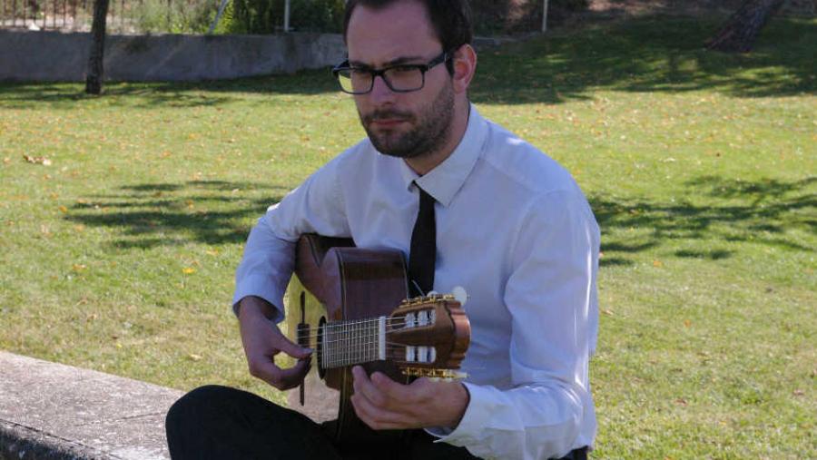 El guitarrista clásico David Antigüedad Mangas abre el lunes 19 ‘Músicas a carón da Mosqueira’ El guitarrista clásico David Antigüedad Mangas abre el lunes 19 ‘Músicas a carón da Mosqueira’