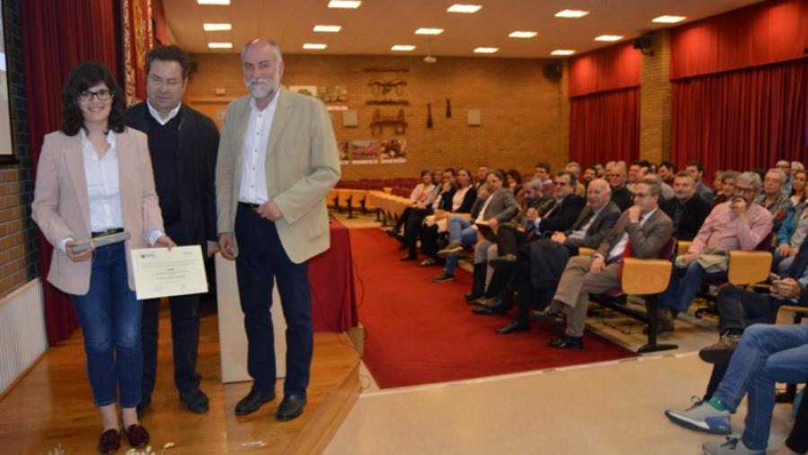 El Premio ‘Rafael Crecente’ distingue la aplicación móvil de ayuda a la decisión ‘Galterrae’, creada por la ingeniera Estela Paradelo El Premio ‘Rafael Crecente’ distingue la aplicación móvil de ayuda a la decisión ‘Galterrae’, creada por la ingeniera Estela Paradelo