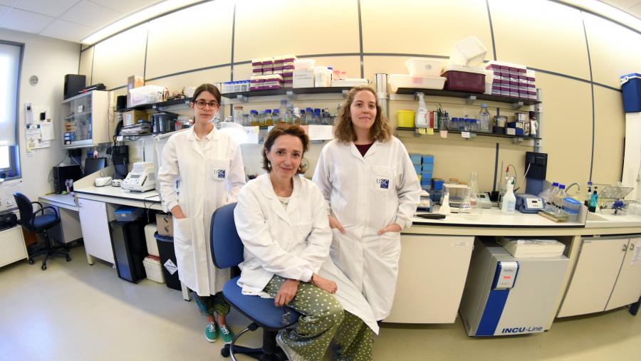 Ana Parga, Ana Otero e Andrea Muras, científicas do grupo Aquabiotech da USC, son as responsables da investigación Ana Parga, Ana Otero e Andrea Muras, científicas do grupo Aquabiotech da USC, son as responsables da investigación