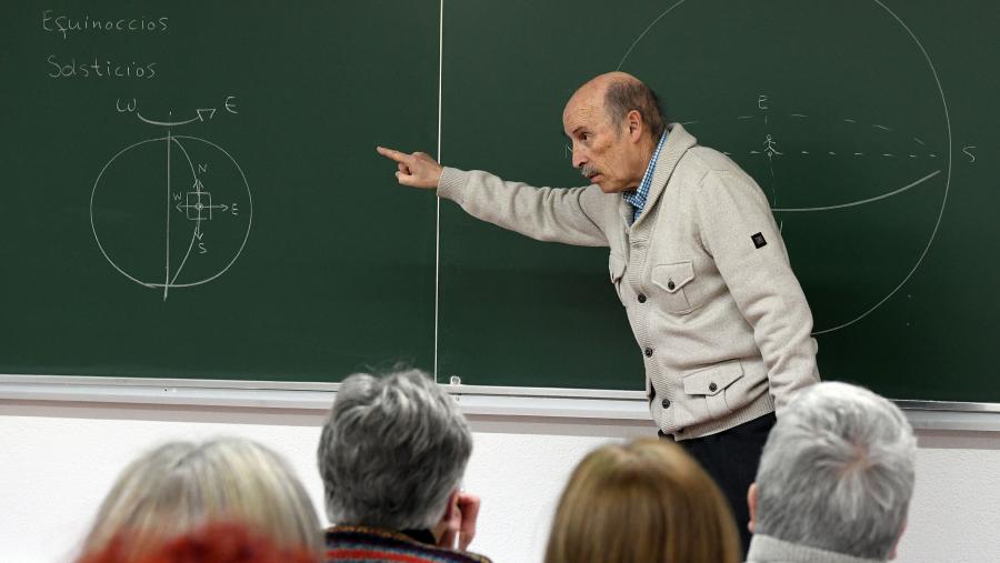 Este programa pretende posibilitar que as persoas maiores compartan procesos formativos e de extensión cultural. Imaxe de arquivo. FOTO: Santi Alvite Este programa pretende posibilitar que as persoas maiores compartan procesos formativos e de extensión cultural. Imaxe de arquivo. FOTO: Santi Alvite