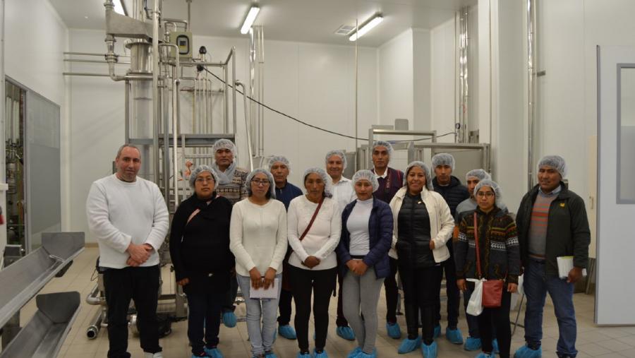 Produtores peruanos participantes nunha misión científica na Aula de Produtos Lácteos e Tecnoloxías Alimentarias da USC en xaneiro de 2020 Produtores peruanos participantes nunha misión científica na Aula de Produtos Lácteos e Tecnoloxías Alimentarias da USC en xaneiro de 2020