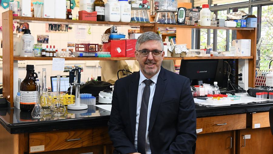 O decano de Farmacia, Francisco Otero Espinar, é un dos impulsores da tecnoloxía premiada pola RAGC. FOTO: Santi Alvite O decano de Farmacia, Francisco Otero Espinar, é un dos impulsores da tecnoloxía premiada pola RAGC. FOTO: Santi Alvite