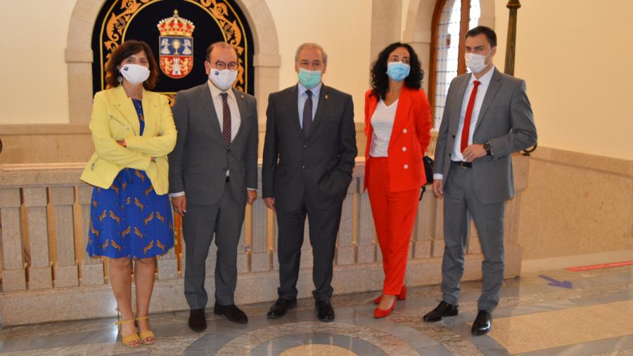 De esquerda a dereita, Montserrat Valcárcel, Antonio López, José Tomé, Ana González Abelleira e Pablo Rivera, no Pazo de San Marcos de Lugo De esquerda a dereita, Montserrat Valcárcel, Antonio López, José Tomé, Ana González Abelleira e Pablo Rivera, no Pazo de San Marcos de Lugo