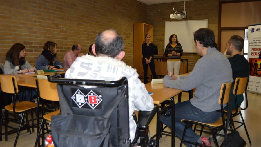 Cabarcos e Valcárcel, de pé, na sesión de benvida ao alumnado do proxecxto Edison Cabarcos e Valcárcel, de pé, na sesión de benvida ao alumnado do proxecxto Edison