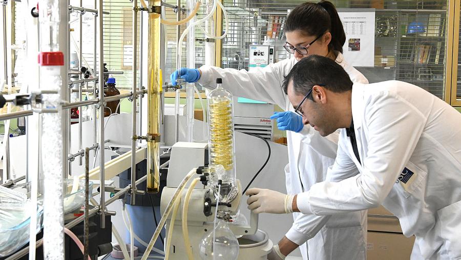 Investigadores no Laboratorio de Enxeñaría Ambiental da ETSE da USC Investigadores no Laboratorio de Enxeñaría Ambiental da ETSE da USC