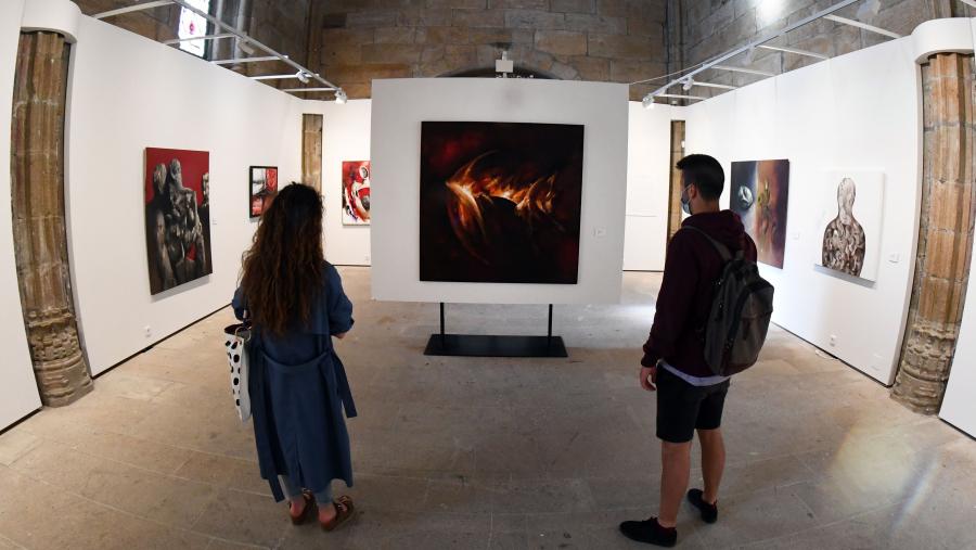 Obras de gran formato, intensos cromatismos, xeometría e figuración variables, así como unha sobriedade contida, son algúns dos trazos deste proxecto expositivo. FOTO: Santi Alvite Obras de gran formato, intensos cromatismos, xeometría e figuración variables, así como unha sobriedade contida, son algúns dos trazos deste proxecto expositivo. FOTO: Santi Alvite