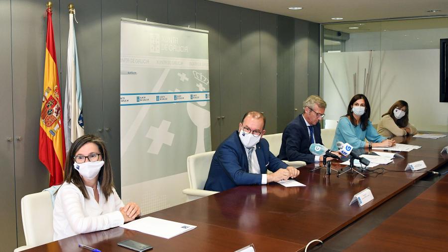 No acto tomaron parte, de esquerda a dereita, a vicerreitora Mar Lorenzo, o reitor Antonio López, o vicepresidente Alfonso Rueda, a directora xeral de Avaliación e Reforma Administrativa, Natalia Prieto; e a directora de Woman Emprende, Eva López Barrio. FOTO: Santi Alvite No acto tomaron parte, de esquerda a dereita, a vicerreitora Mar Lorenzo, o reitor Antonio López, o vicepresidente Alfonso Rueda, a directora xeral de Avaliación e Reforma Administrativa, Natalia Prieto; e a directora de Woman Emprende, Eva López Barrio. FOTO: Santi Alvite